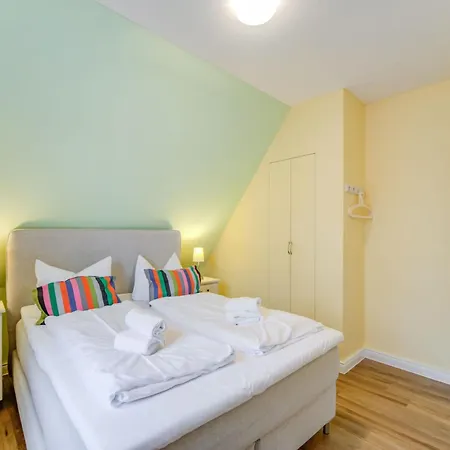 Attractive In With Private Garden *