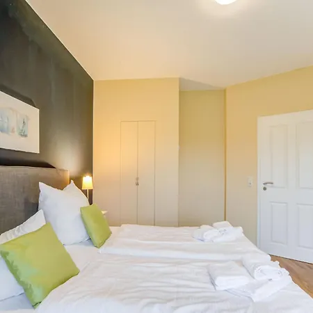 Attractive In With Private Garden *