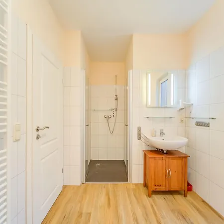Attractive In With Private Garden *
